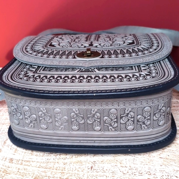 Genuine Leather Beautiful Hand Tooled Gray Black Crossbody Western Boho Bag - Picture 10 of 16